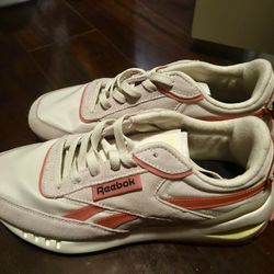 Reebok Classic Leather Legacy in the Chalk and Burnt Amber Color Size 9 Woman 