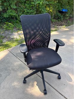 Office spinning chair