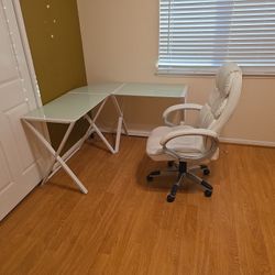 White Corner Desk And Chair