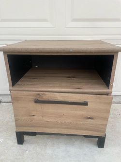 Nice Woden night stand Size 21/26 “ & 22”H