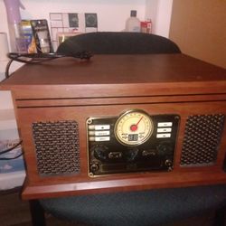 Victoria Record Player 6 And 1 