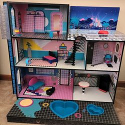 Dollhouse OMG LOL Surprise 2020 With Furniture EUC