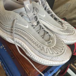 Nike Cosmic Size 11 1/2