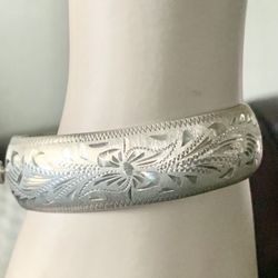 GORGEOUS MÉXICAN 925 Solid Sterling Silver Antique Art Deco Floral Engraved DIAMOND CUT Bangle Bracelet Chain. 23/8” interior ; 1.75” opening. 