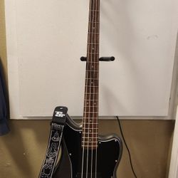 Squier Jaguar Bass Guitar With Amp