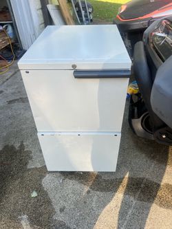 Rolling file cabinet