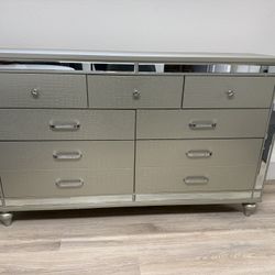 Gray Dresser With Mirrored And Sparkly Details