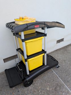 RUBBERMAID COMMERCIAL PRODUCTS Microfiber Janitor Cart