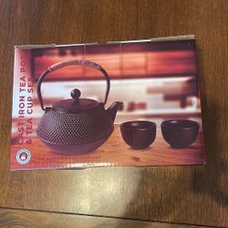 Chef’s Counter Cast Iron Teapot, And Tea Cups Set Inbox Unopened Never Used