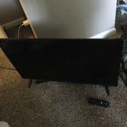 32 Inch Roku Tlc Tv (with Remote) Dm To Offer ( I Have One More Of The Same To But It Has No Remote)