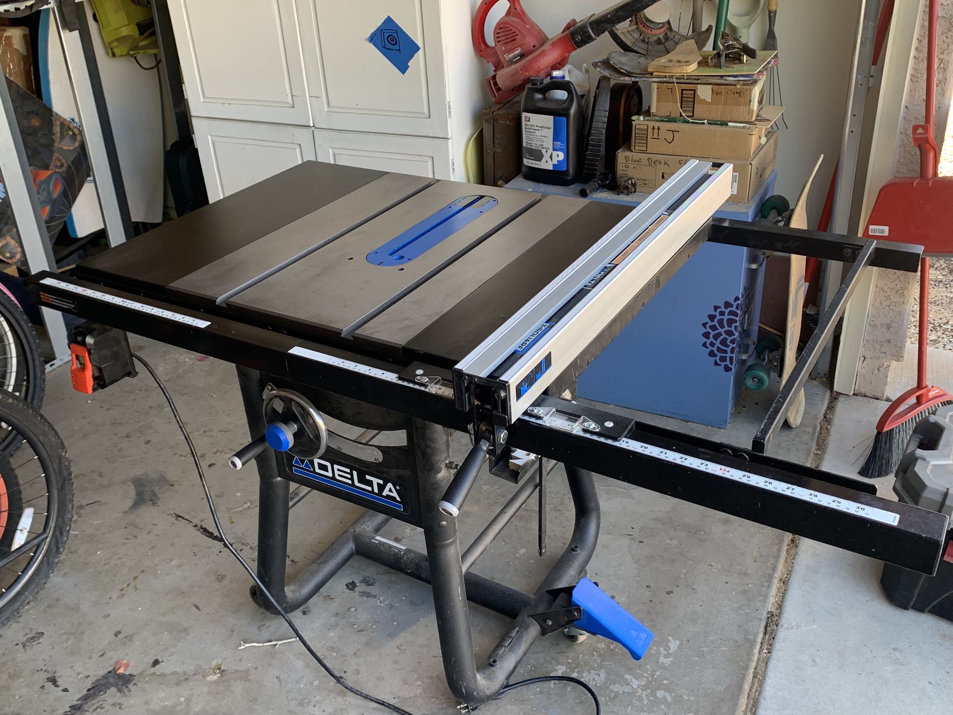 Delta 36-725 T2 Tablesaw 10” With Rolling Base