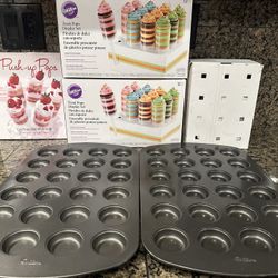 Cake Push Up Pop Bundle, 2 Wilton Pans, Plastic push-ups, Cookbook