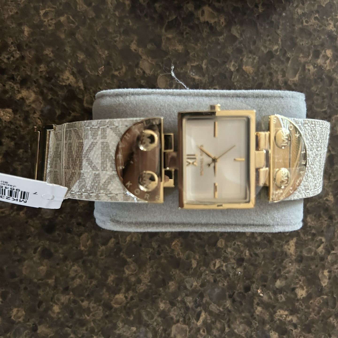 Michael Kors Signature Gold Ladies Watch Leather Band (MK2342) Very Good Cond. Michael Kors Lake MK-2584 Gold Square Women main image 4