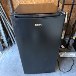 Mini Fridge working fine