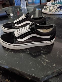 BRAND NEW VANS OLD SCHOOL