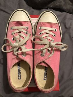 Pink converse, unisex (women’s 6.5, men’s 4.5)