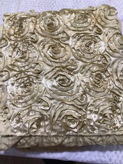 60” Round Gold Rosette table cloth