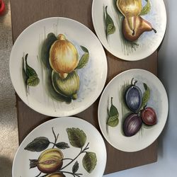 Vintage Mancioli Italy Fruit Plates