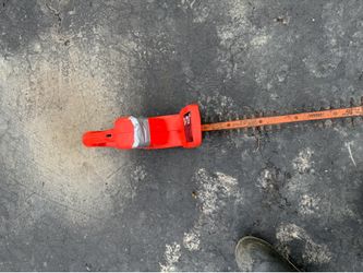 BLACK & DECKER ELECTRIC HEDGE TRIMMER