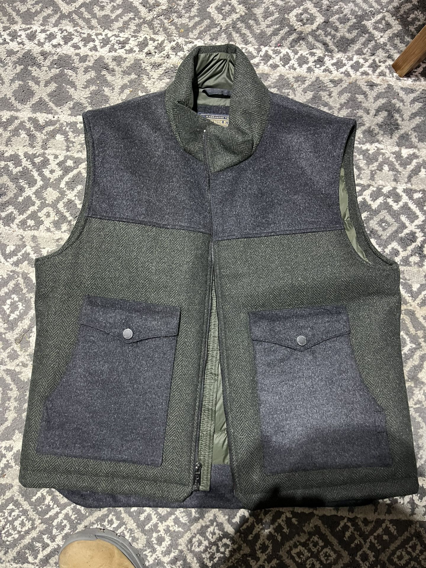 Pendleton Men’s Cascade Wool Vest Green - Large