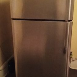 Stainless Steel Refrigerator Work Great  Top And Bottom Included Ice Maker 👍 