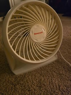 Strong white Honeywell fan - 3 SPEED -  9 incher.  Whole Room Air Circulator