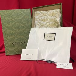 Gucci Show Box and accessories 