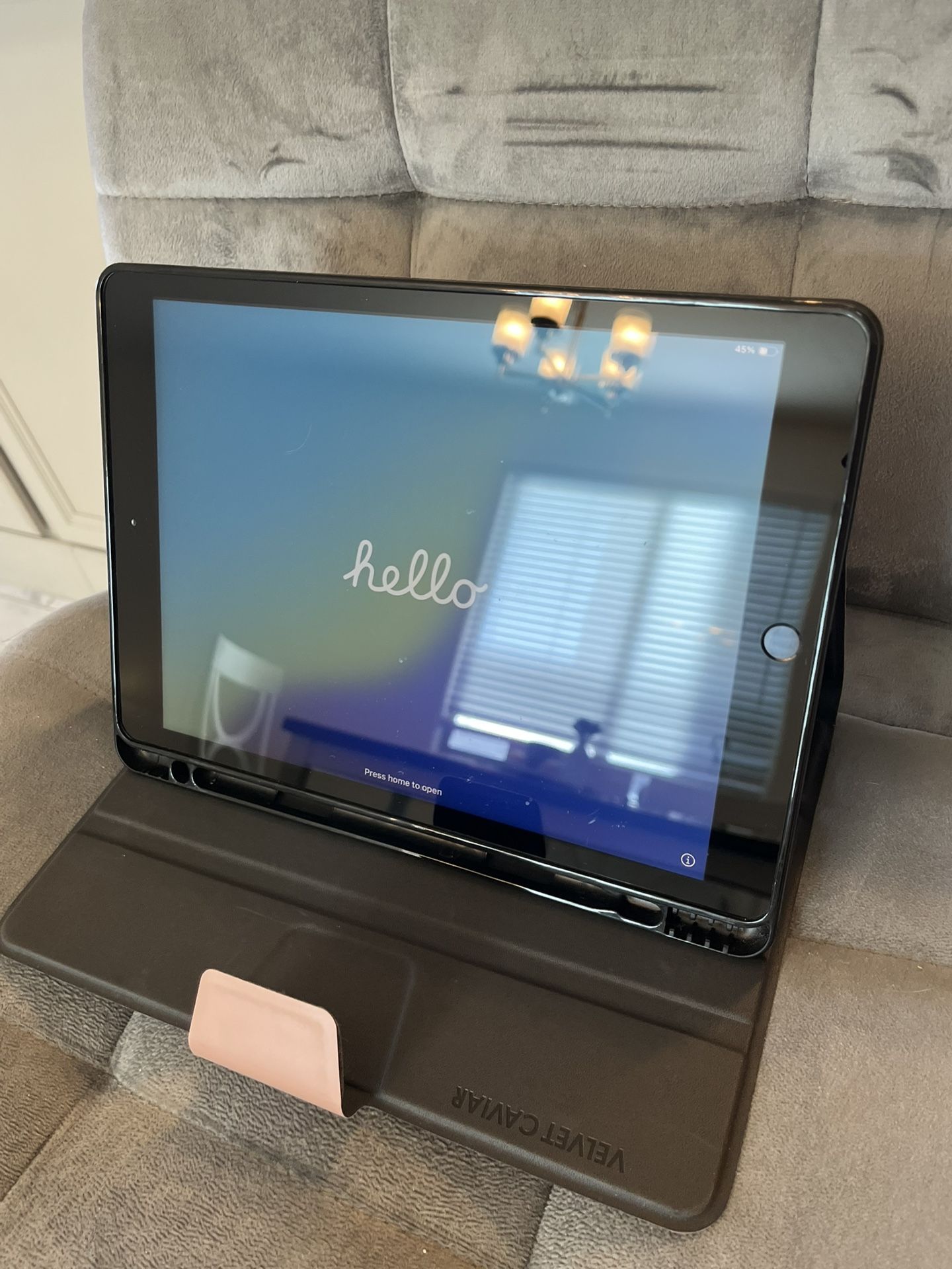 📱 iPad 7th Gen (32GB) + Pencil + Accessories – Excellent Condition!