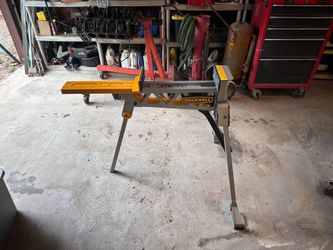 Rockwell clamping sawhorse for doors