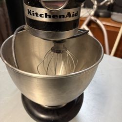  KitchenAid Classic Series 4.5 Quart Tilt-Head Stand Mixer. 