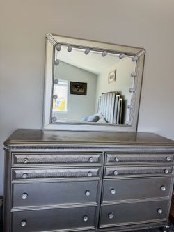 Beautiful Vanity Makeup Table for Sale – Like New!  Selling a beautiful vanity makeup table in excellent condition. It is clean, sturdy, and looks lik