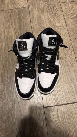 Air Jordan 1 Mid “Panda”