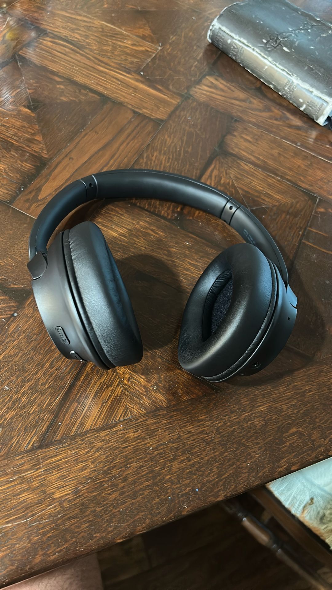 Sony wireless headphones with noise cancellation