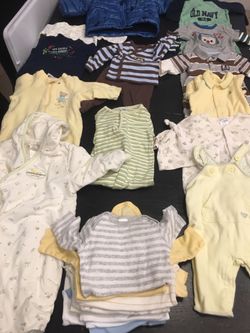 Lot of baby clothes 0-3 months.