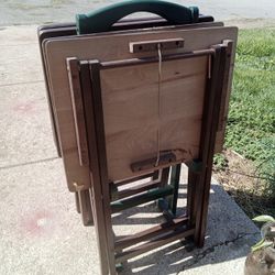 4 Dinner Trays With Stand