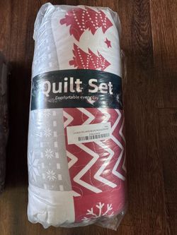 King Size 3 Piece Reversible Christmas Quilt Bedding Set includes 1 Quilt and 2 Pillow Shams - Brand New in Package