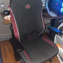 Secret Labs Titan Evo Naruto Edition Gaming Chair