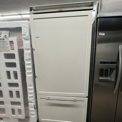 Viking Panel Ready Bottom Freezer 36” Fridge Built In