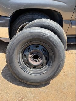 Four 225/75/R15 hankook tires with wheels/caps