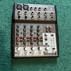 Behringer Xenyx 802 Mixer
