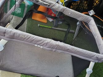 The Guava Family Lotus Travel Crib