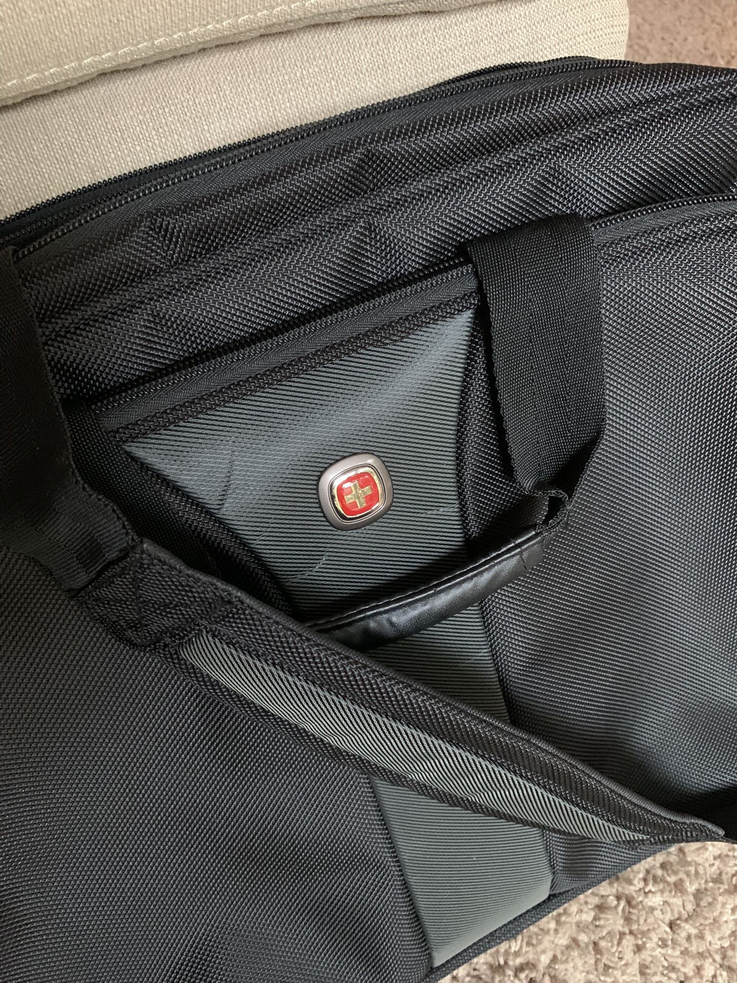 Brand New! Wenger Legacy 17" Slimcase - Black