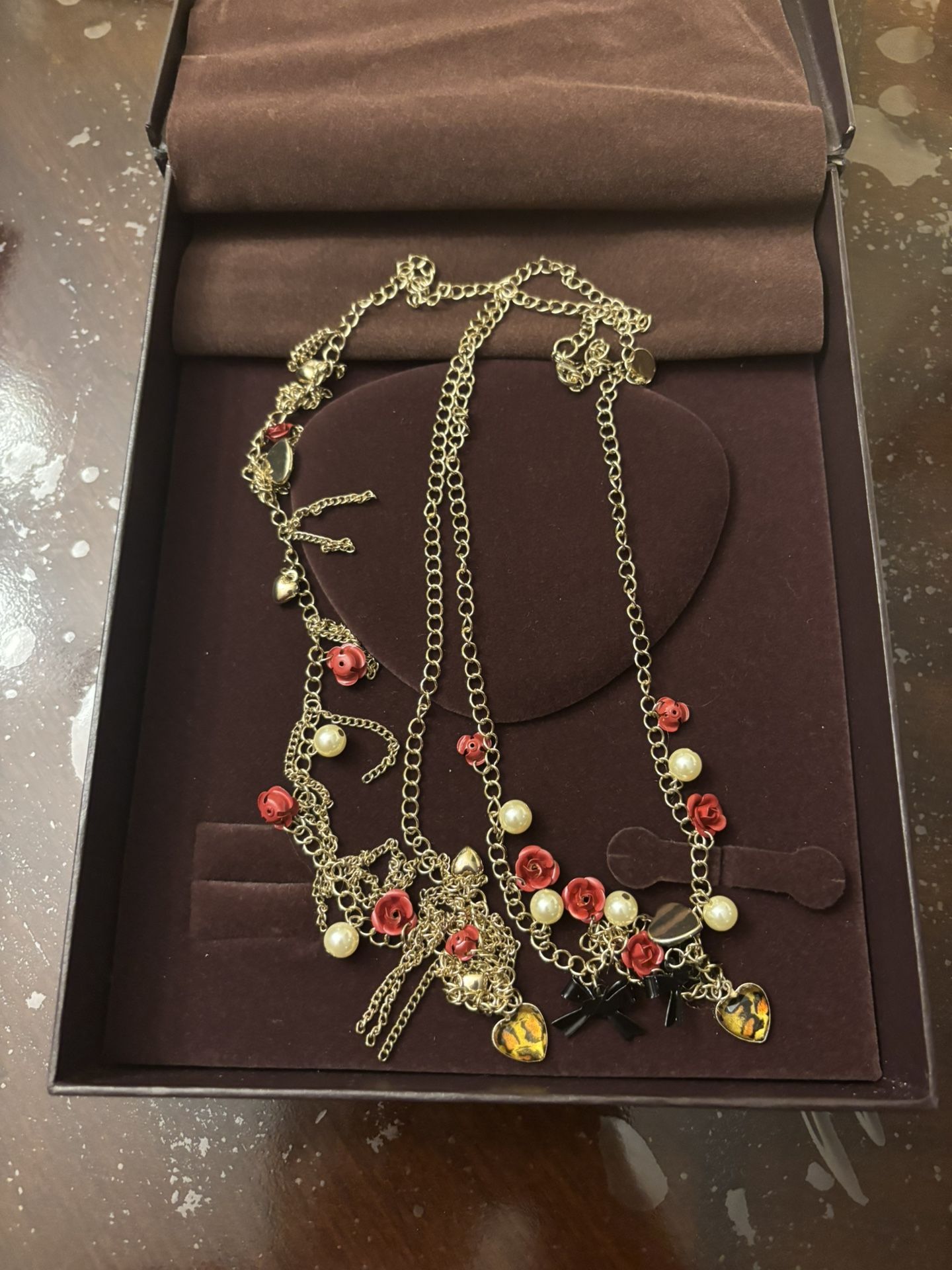 Elegant Gold And Red Floral Necklace 