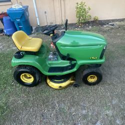 John Deere LT155 Lawn Tractor