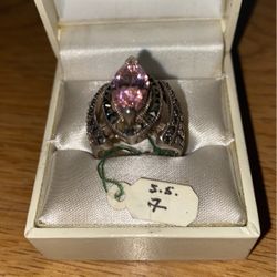 Silvr Rind With pink amethyst & CZ (5.5 Size)
