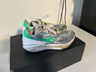 Nike Team Hustle size 6.5