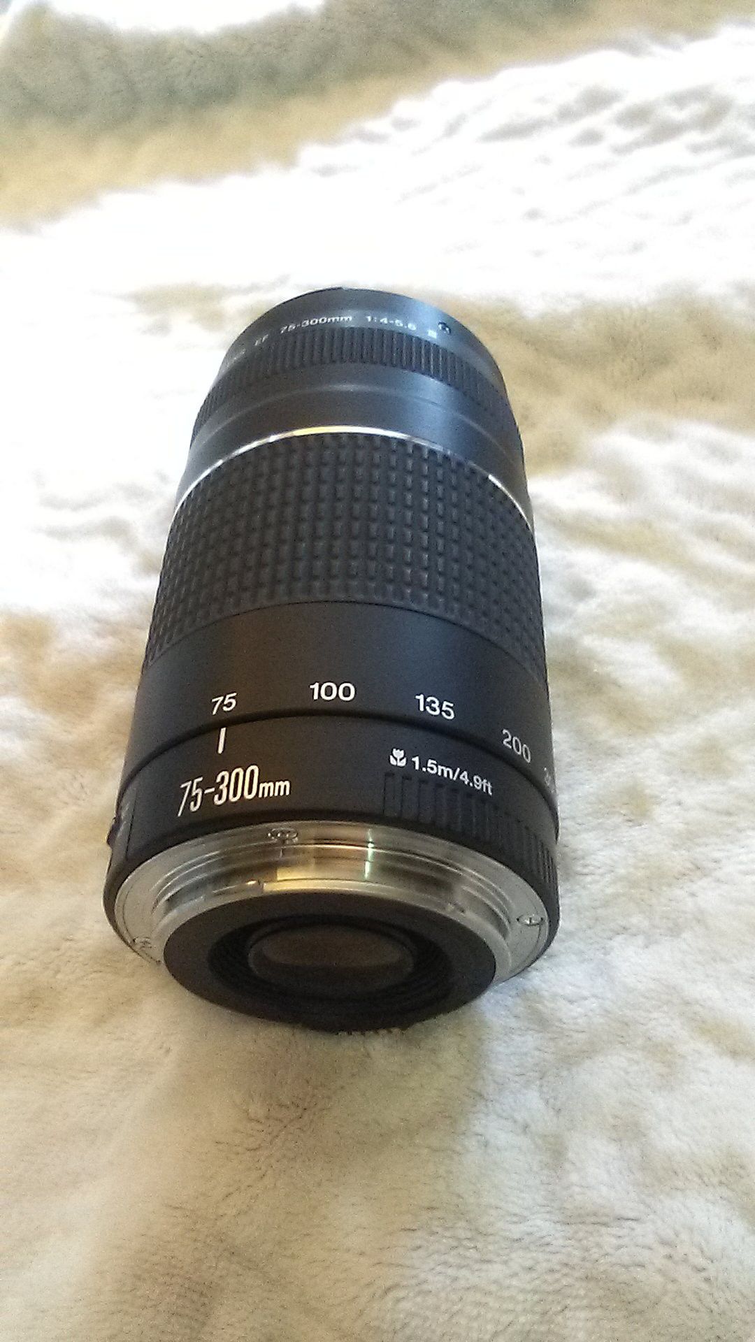 Canon lens zooms