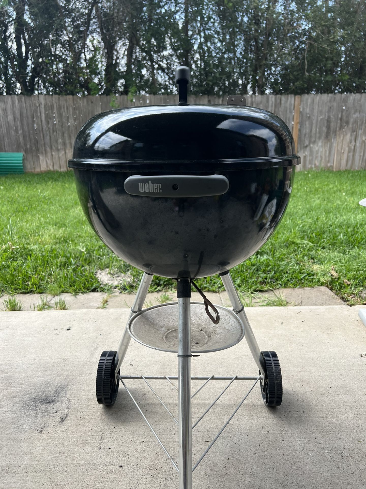 22” Weber Charcoal Wheeled Grill