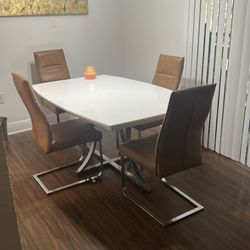 Dining room table with 4 chairs