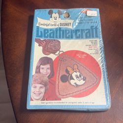 1977 Minnie Mouse key tG